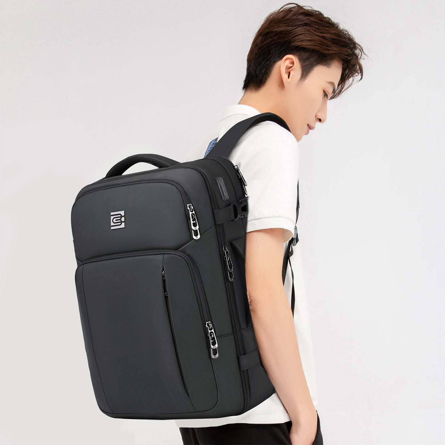 UKEIN Travel Backpack for Adults with USB Charging Port 36L Expandable Carry On Backpack Water-resistant Business Travel Backpack for Men