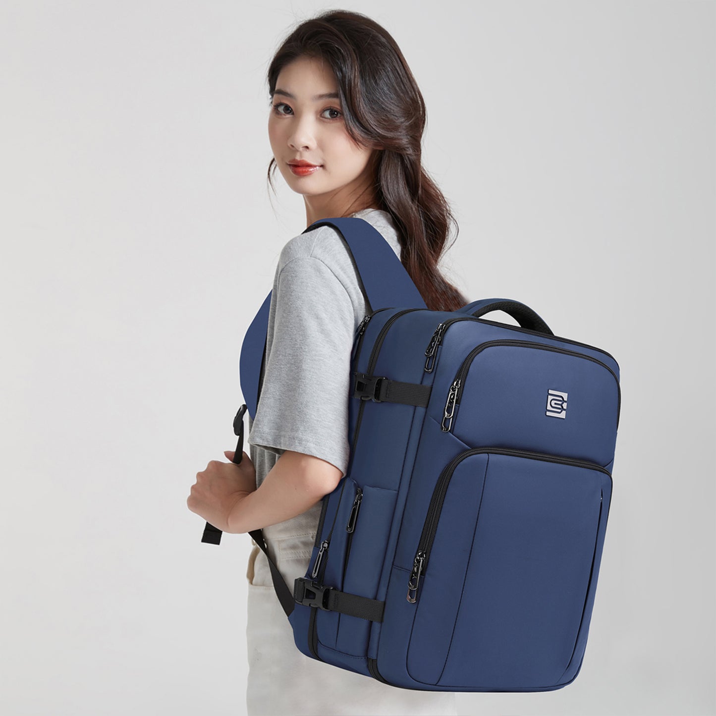 UKEIN Travel Backpack for Adults with USB Charging Port 36L Expandable Carry On Backpack Water-resistant Business Travel Backpack for Men